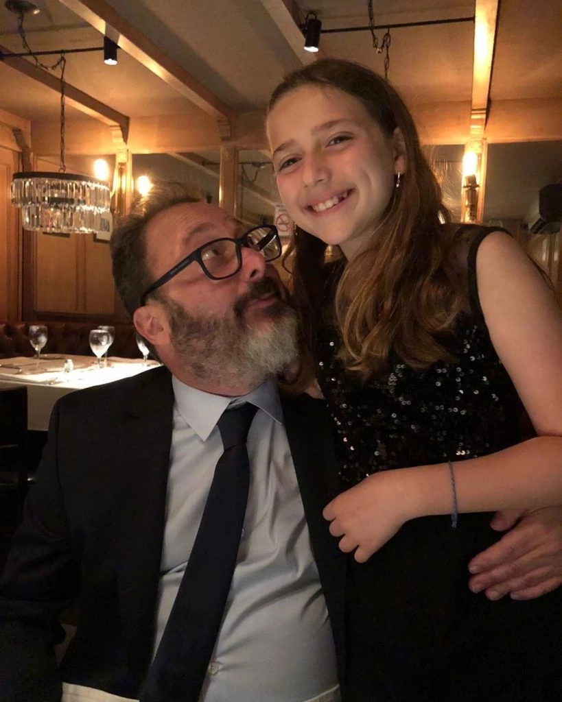 Gerardo Rozín junto a su hija