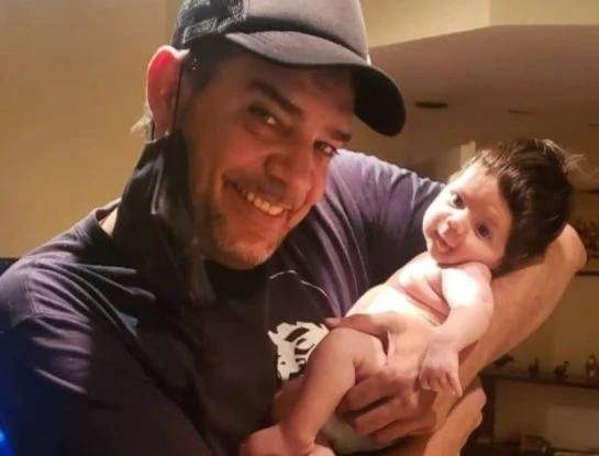 La tierna foto de Adrián Cormillot con su hermanito, el hijo de Alberto y Estefanía Pasquini: "Somos tal para cual"