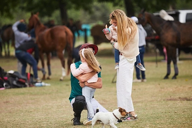 Zavaleta, su mujer y sus hijas