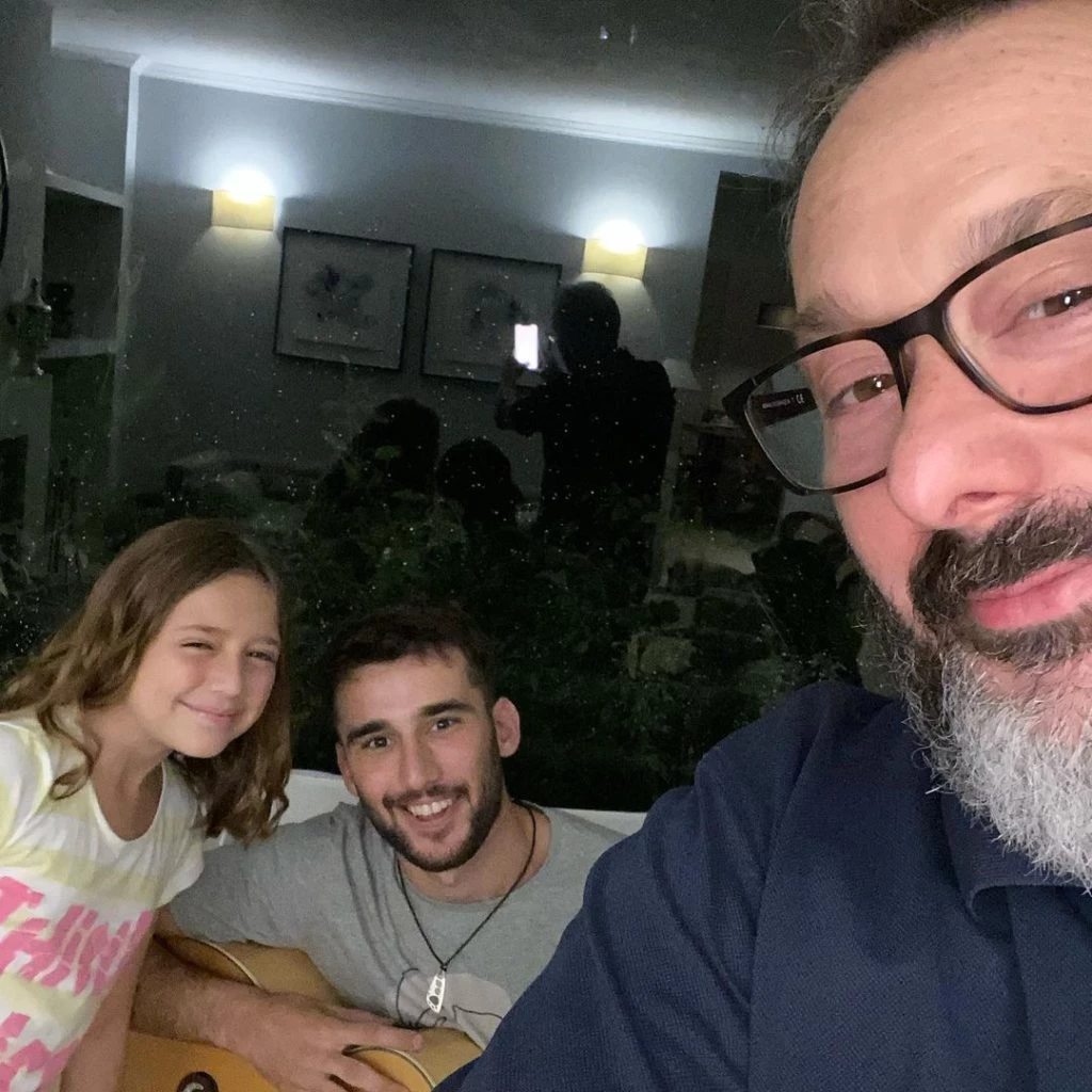 Gerardo Rozín y sus hijos