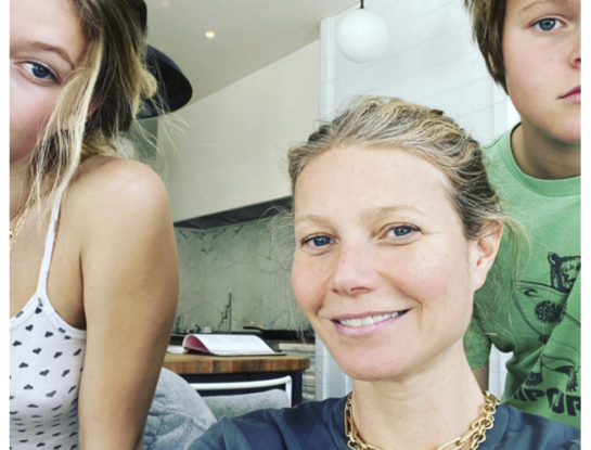 Así están hoy Apple y Moses, los hijos de Gwyneth Paltrow y Chris Martin: tienen 17 y 15 años, componen y cantan canciones pero mantienen el bajo perfil