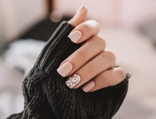 Uñas con diamantes: la tendencia que imponen las famosas para este 2022