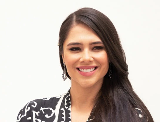 Camila Rojas, la actriz de Pasión de Gavilanes, se lookeó con la prenda comodín tanto para invierno como para verano