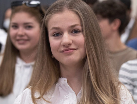 El el look teen y naif de la princesa Leonor: jeans pastel y zapatillas