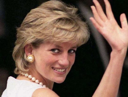 Los pantalones favoritos de Lady Di se imponen como tendencia para media estación