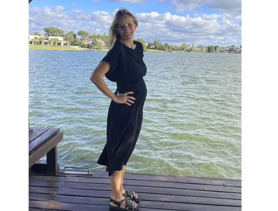 Luisana Lopilato armó un look ideal con dos prendas que podés usar embarazada (o no)
