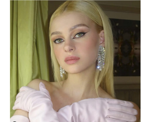 Quién es Nicola Peltz, la actriz que se casó con Broklyn Beckham: tiene 27 años, es influencer y la hija de uno de los hombres más ricos de los Estados Unidos