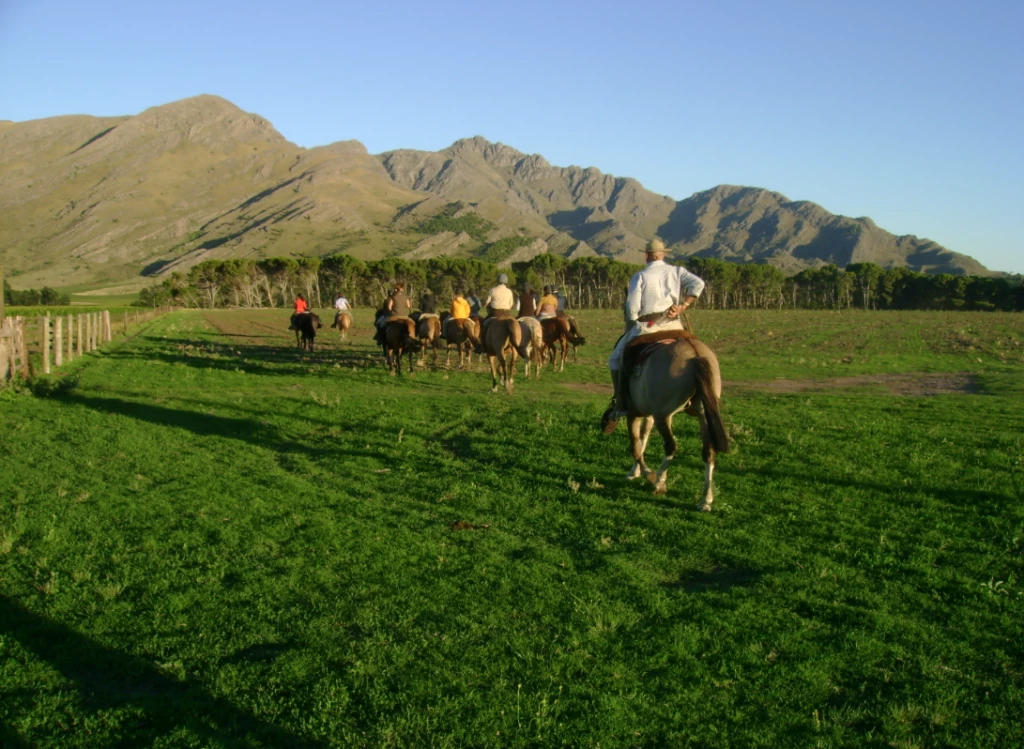 Cabalgata por las sierras de Curar Malal en Saavedra