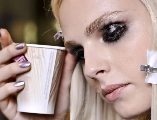 Glossy eyes: la tendencia beauty para destacar la mirada