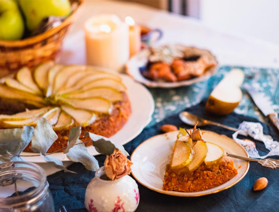 Cociná con frutas de estación: tarta vegana  de peras y almendras