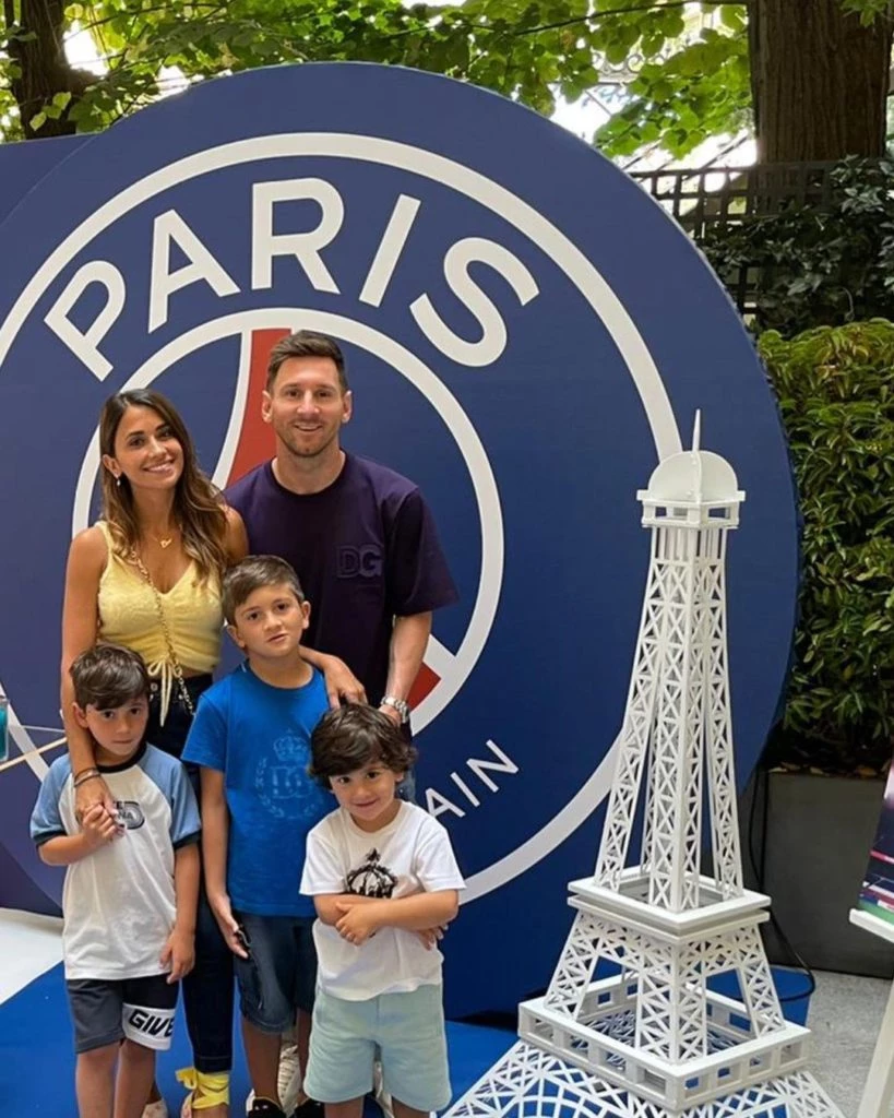 Messi con su familia en París