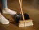 El truco viral para barrer y eliminar por completo el polvo del piso