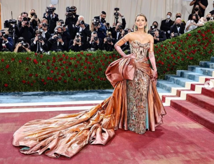 Met Gala 2022: el sorprendente vestido de Blake Lively que se transformó en  plena red carpet – Revista Para Ti