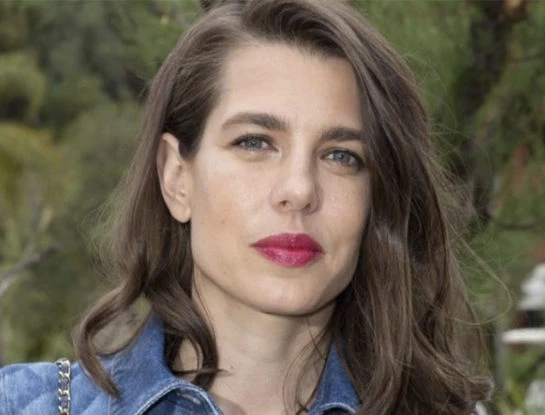 La elección segura de Charlotte Casiraghi: apostó por un traje de baño clásico para nadar en Cannes