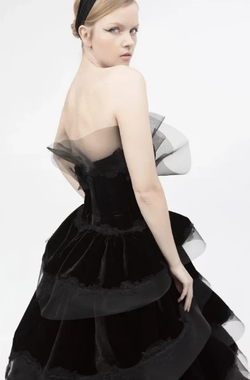 Vestido que usó la China Suarez en los premios Platino