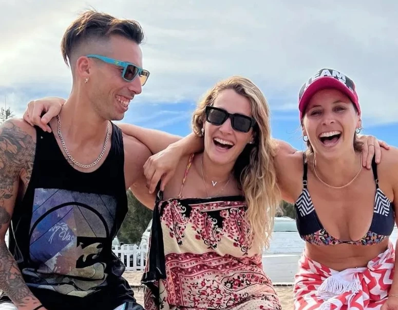 Mica Viciconte y hermanos