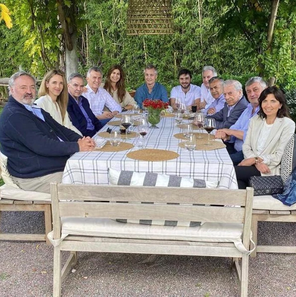 JULIANA AWADA EN LOS ABROJOS