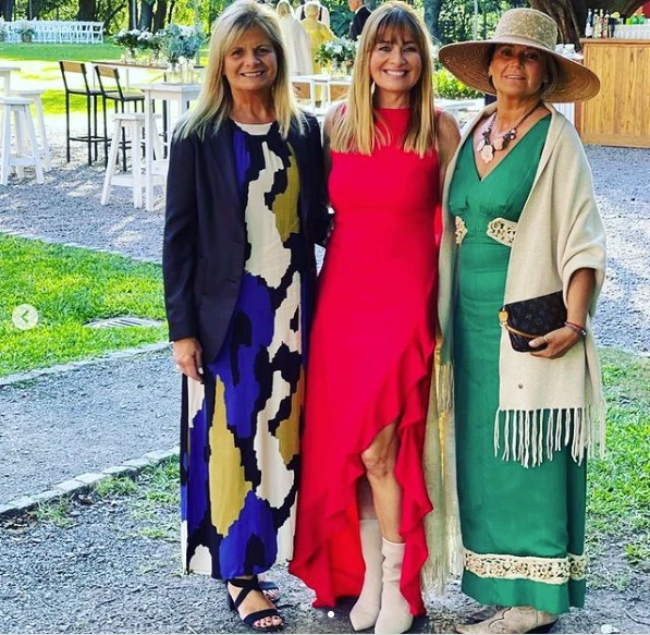 GABRIELA ARIAS URIBURU Y HERMANAS