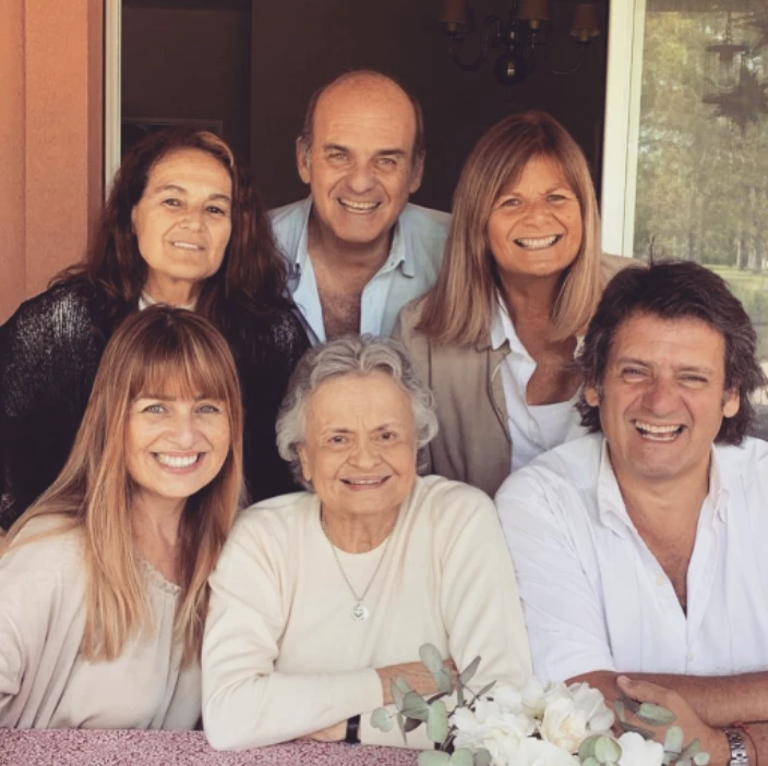 GABRIELA ARIAS URIBURU Y SU MADRE