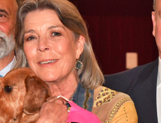 Carolina de Mónaco lució el abrigo estilo étnico que será tendencia en el verano 2023