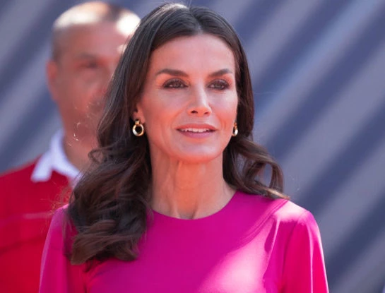 ¡Letizia se la jugó! Eligió un vestido cut out y causó sensación en Valencia