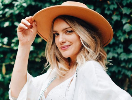 La emoción de Macarena Paz al ver que su hija, Abril, fue dada de alta tras permanecer tres meses en neonatología