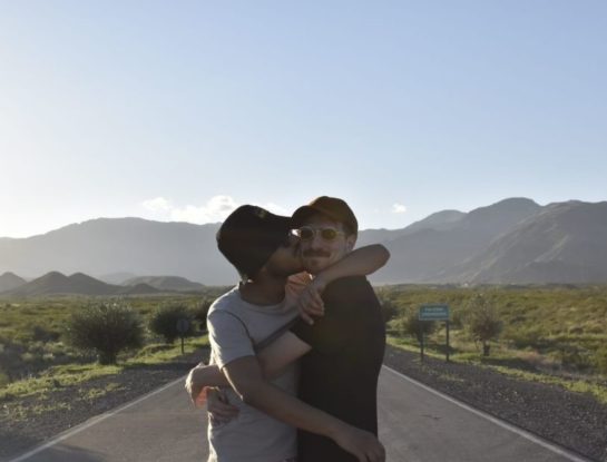 #AmorEs: Sentían que el trabajo y el estudio no les dejaba tiempo para una pareja, pero el destino les jugó una sorpresa, los cruzó en una app de citas y nunca más se separaron