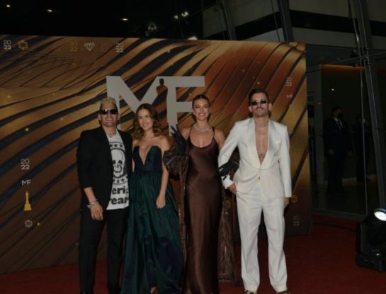 Martín Fierro 2022: sin Ricardo Montaner, Mau y Ricky asistieron a la ceremonia con sus esposas, Stefi Rotiman y Sara Escobar