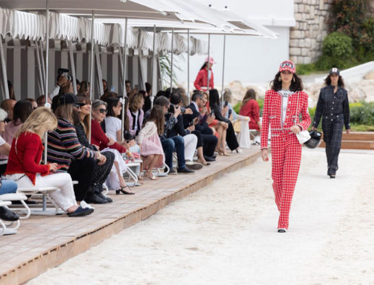 Chanel se inspiró en las carreras de Montecarlo y creó una colección con guiños deportivos y súper chic