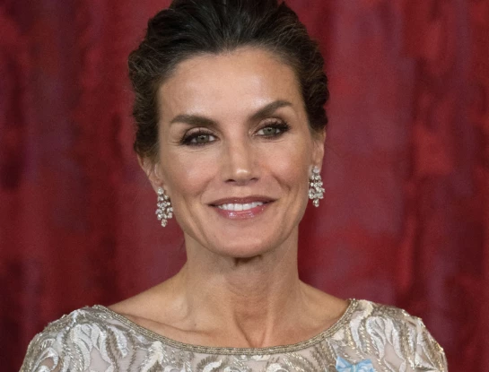 La reina Letizia Ortiz eligió un vestido del argentino Gabriel Lage para una cena de gala