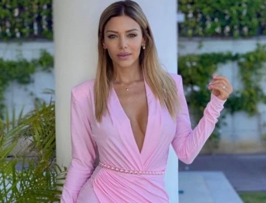 Evangelina Anderson, de fiesta: se vistió de total look pink, llegó en limusina y sin Martín Demichelis