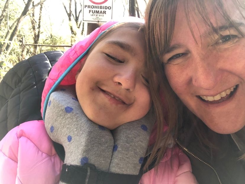 Ser mamá de una hija con parálisis cerebral: "Lo primero que ven es a la discapacidad... Creen que no puede alcanzar la felicidad y eso es un grave error"