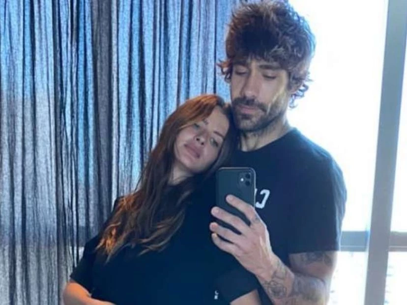 Armando Mena Navareño cada vez más lejos de La China Suárez