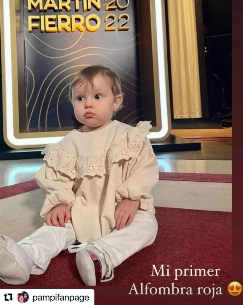 Anita con Pampita en los Martín Fierro