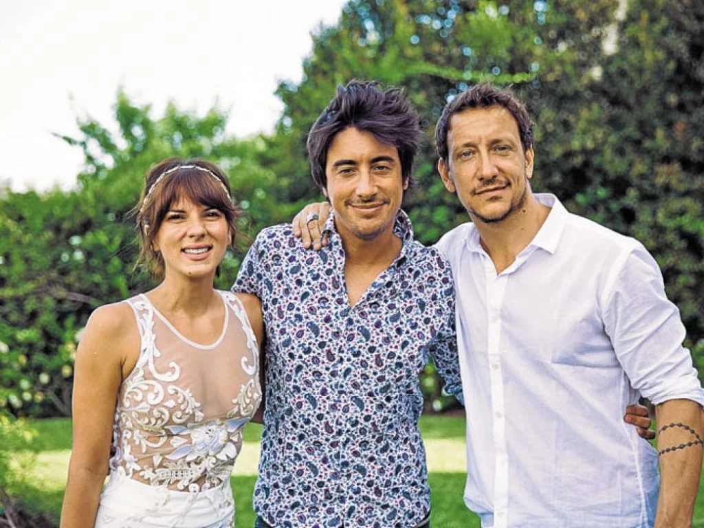 Gimena Accardi con Nico Vázquez y su hermano Santiago