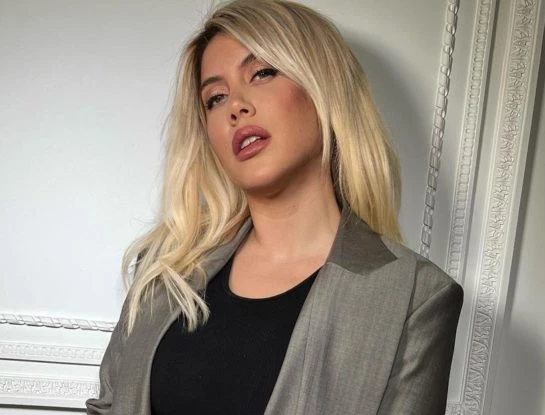 Wanda Nara apostó por un look con el color de la temporada para ir al casamiento de una pareja amiga en Roma