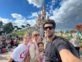 Nicole Neumann, sus hijas y Manu Urcera en Disneyland París