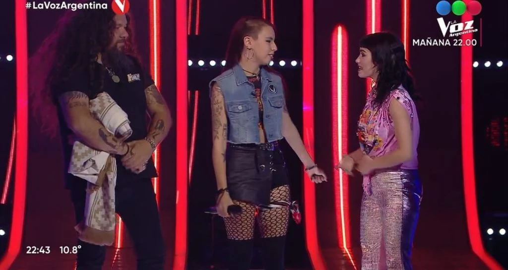 Lali y dos participantes seleccionados en las audienciones a ciegas de La Voz Argentina