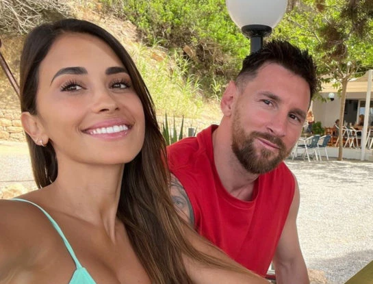 Así fue el romántico amanecer de  Antonela Roccuzzo y Lionel Messi en Ibiza
