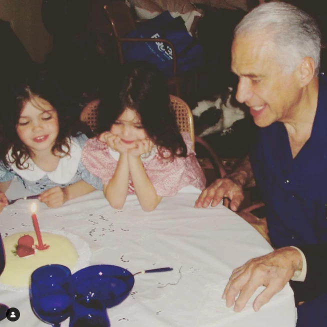 ABRIL Y ZOE CORMILLOT