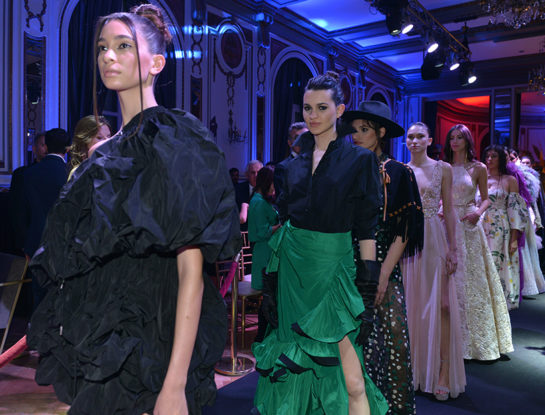 Así fue el Desfile de los Diseñadores en la Gala Para Ti 100 Años