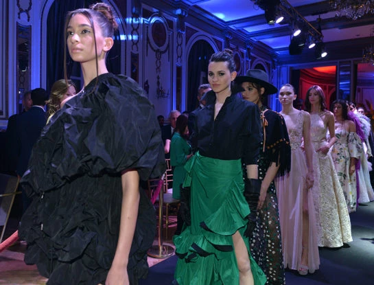 Así fue el Desfile de los Diseñadores en la Gala Para Ti 100 Años