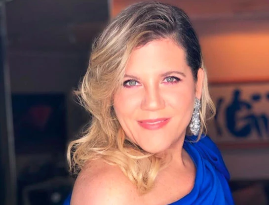 Dominique Metzger le sumó color y alegría a la Gala de Para ti 100 años