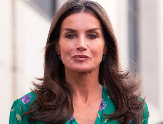 Letizia Ortiz sorprendió con un look perfecto de primavera: fresco, femenino y muy chic