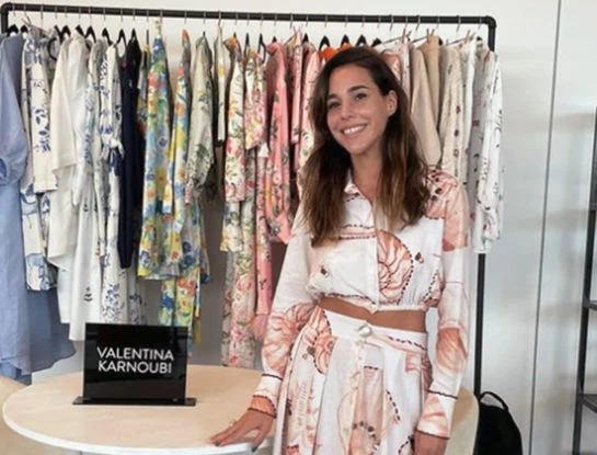 El look que Valentina Karnoubi presentó en el Desfile de los Diseñadores de la Gala Para Ti 100 años