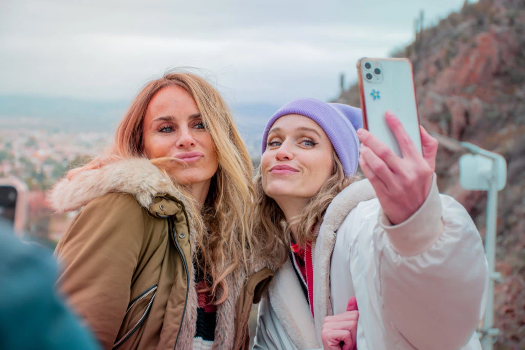 Brenda Gandini y Sabrina Rojas en La Rioja
