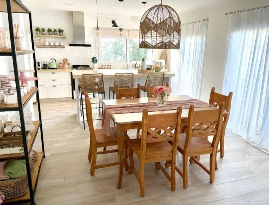 Antes y después: la transformación de una cocina integrada pasada de moda en una canchera y con estilo farmhouse chic