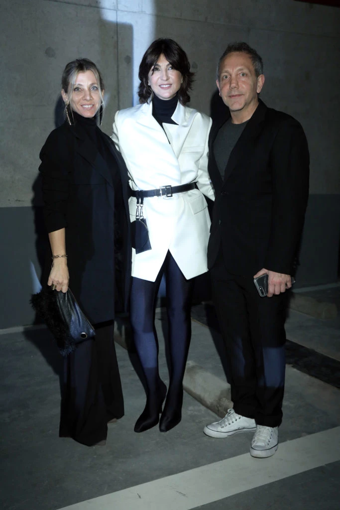 Guillermo Azar junto a su pareja y Evangelina Bomparola