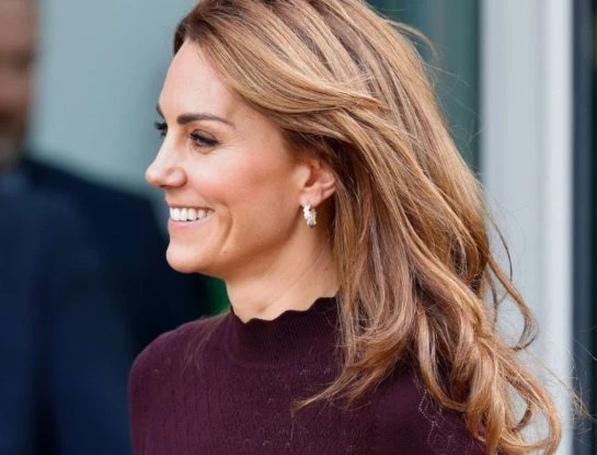 El peinado de fiesta ideal para melenas onduladas según Kate Middleton