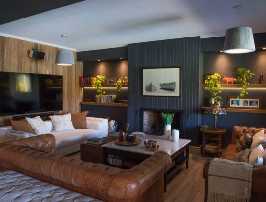 Video deco: una casa combina materiales y estilos y fusiona interior con exterior